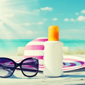 sunscreen-hat-and-sunglasses-at-destin-florida-beachfront-hotel_orig